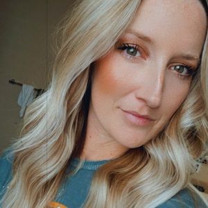 Meet your Posher, Alexxa